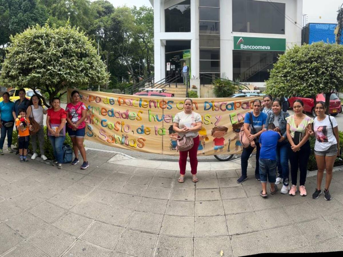 Madres de familia protestaron por suspensión de la atención en Asopormen