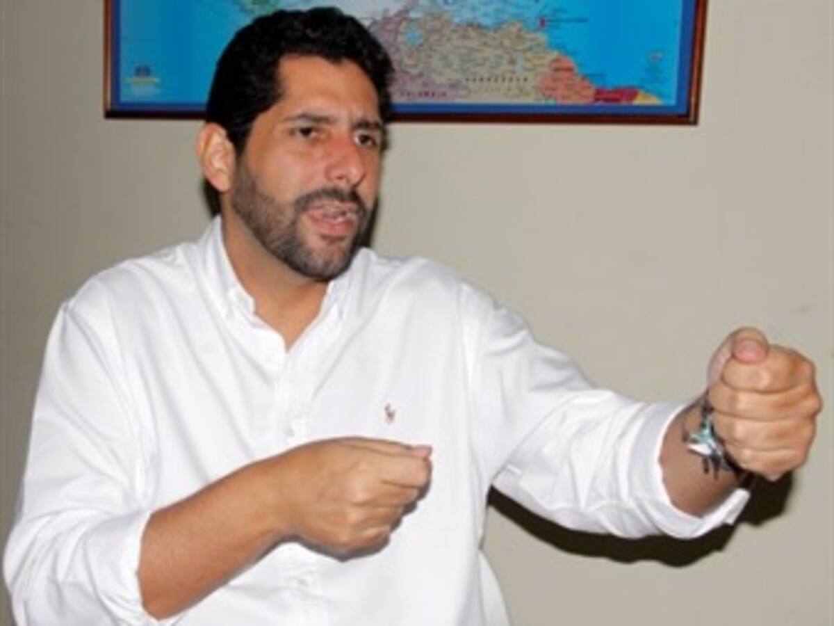 Dionisio Vélez buscaría firmar contratos antes de iniciar ley de garantías