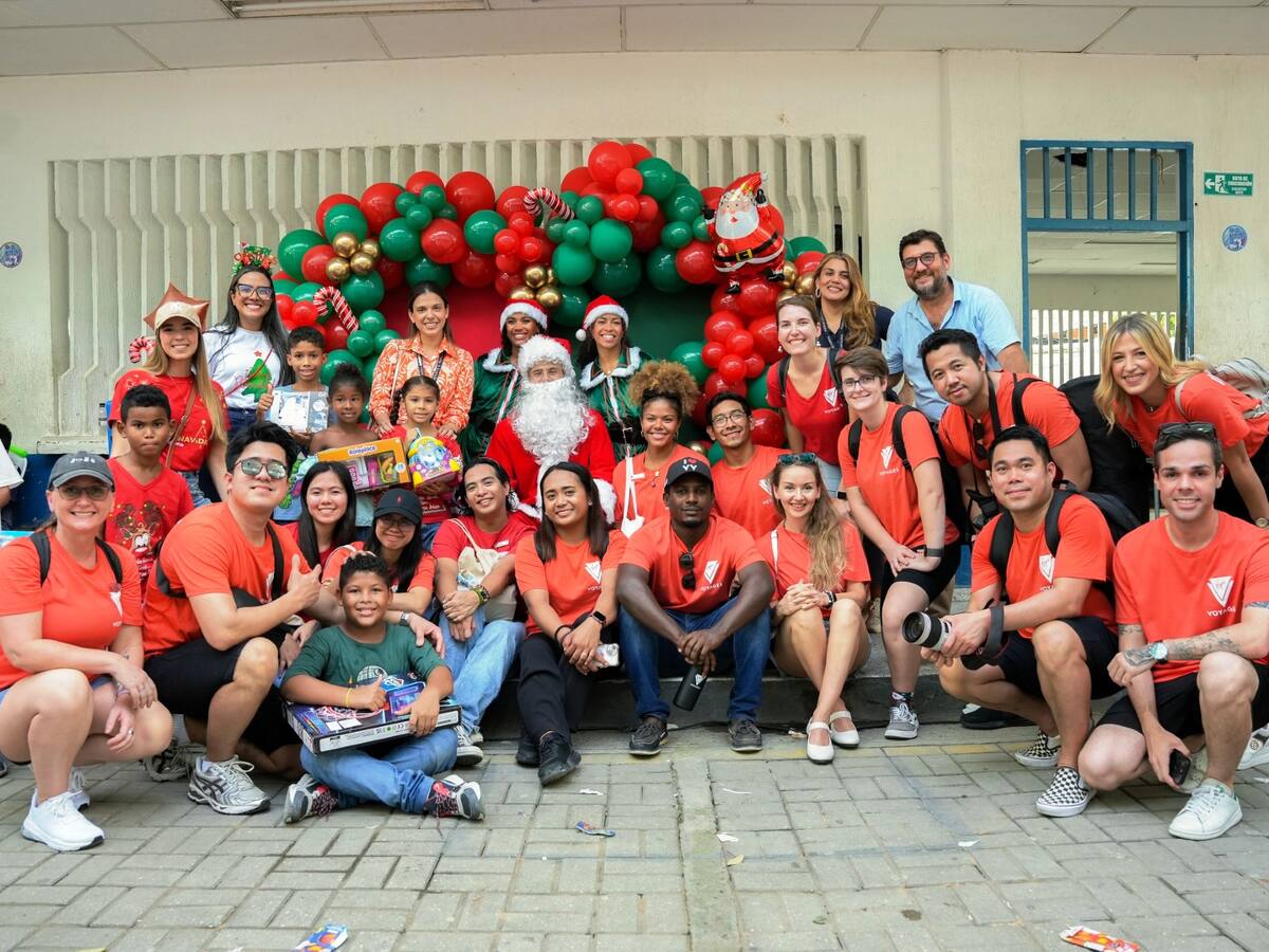 400 niños reciben regalos de tripulantes de cruceros