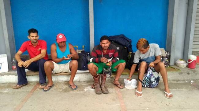 Venezolanos en la Terminal de Transportes.