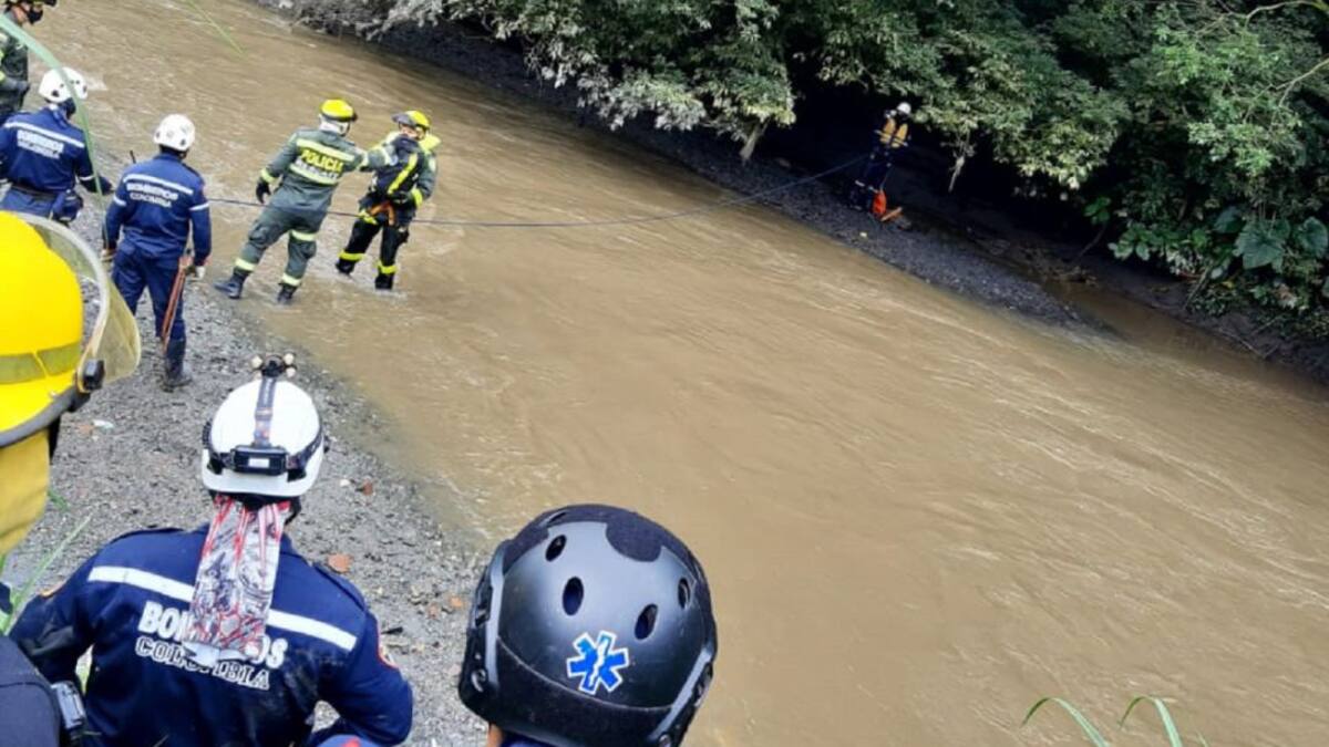 Buscan a un guardabosques que cayó a una quebrada