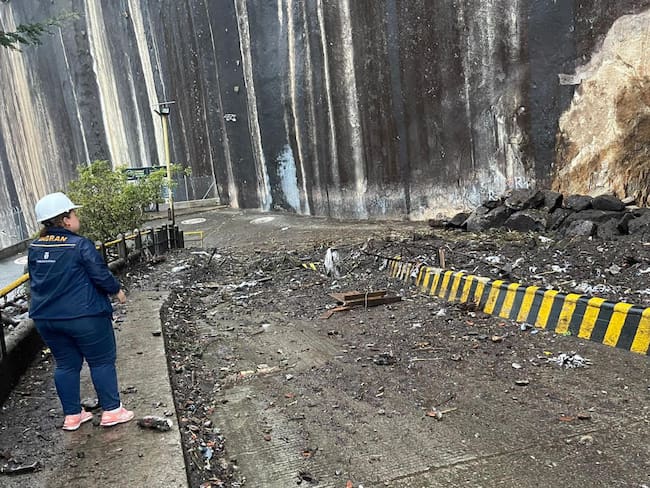 Las autoridades de gestión del riesgo monitorean la estabilidad de la piedra de El Peñol. Foto: Dagran.