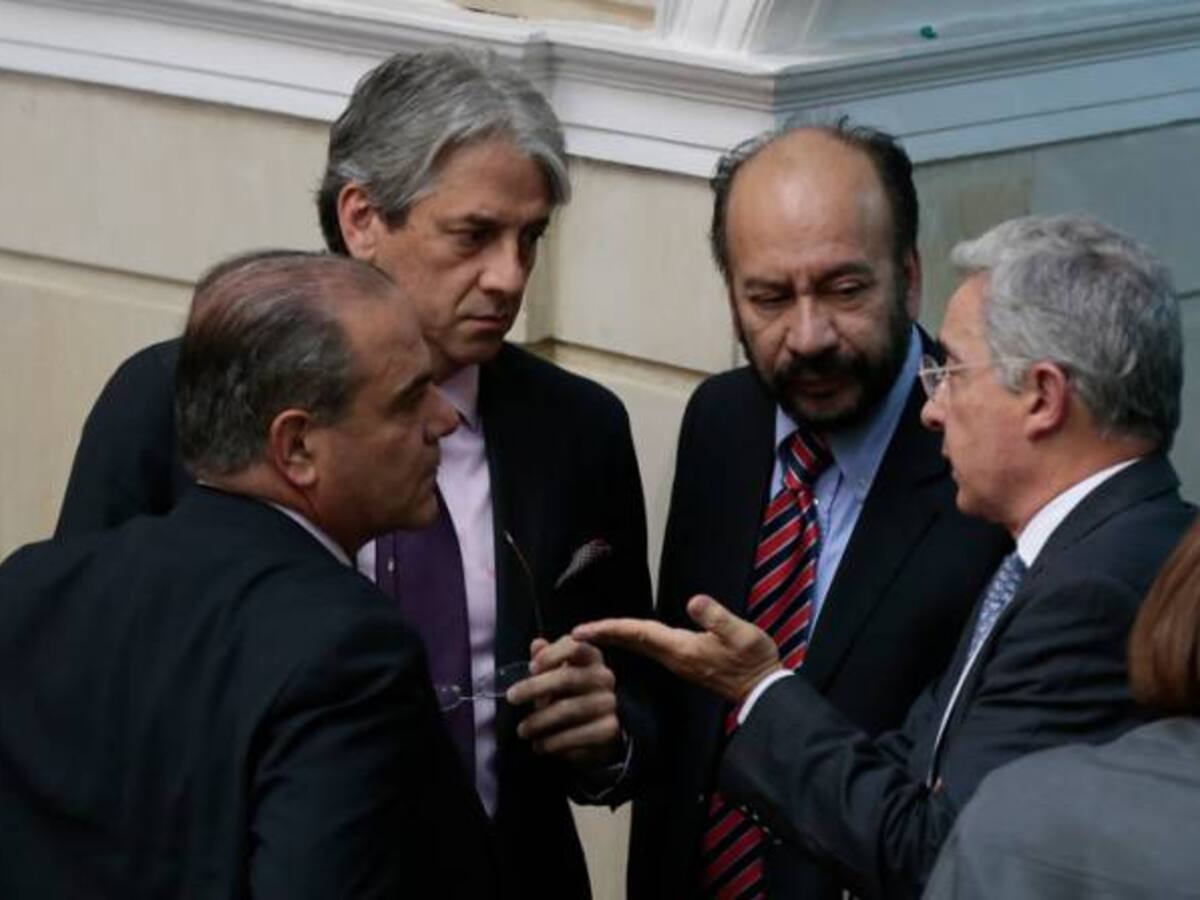 Uribismo radica proyecto para tumbar acto legislativo para la paz en caso de que su demanda lo reviva