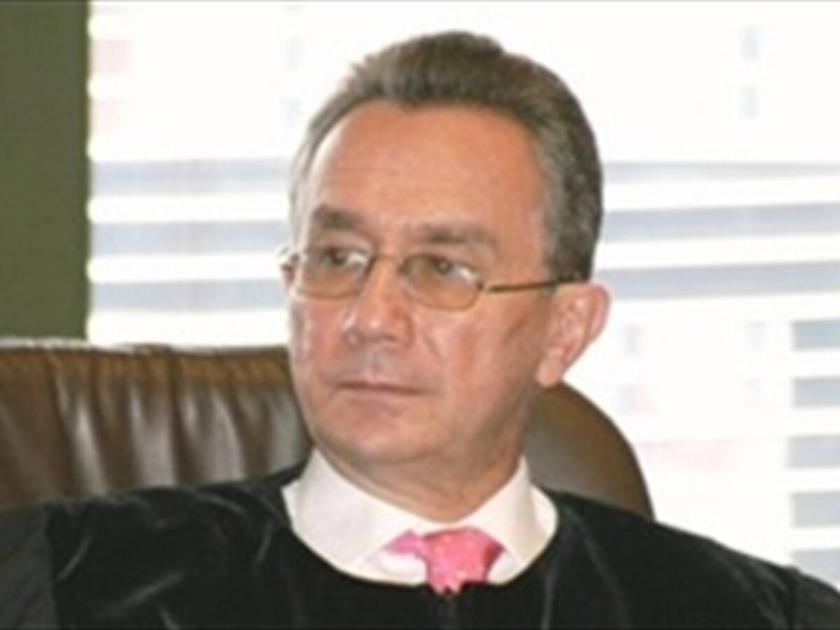 En medio de escándalo, será condecorado presidente de la Corte Suprema