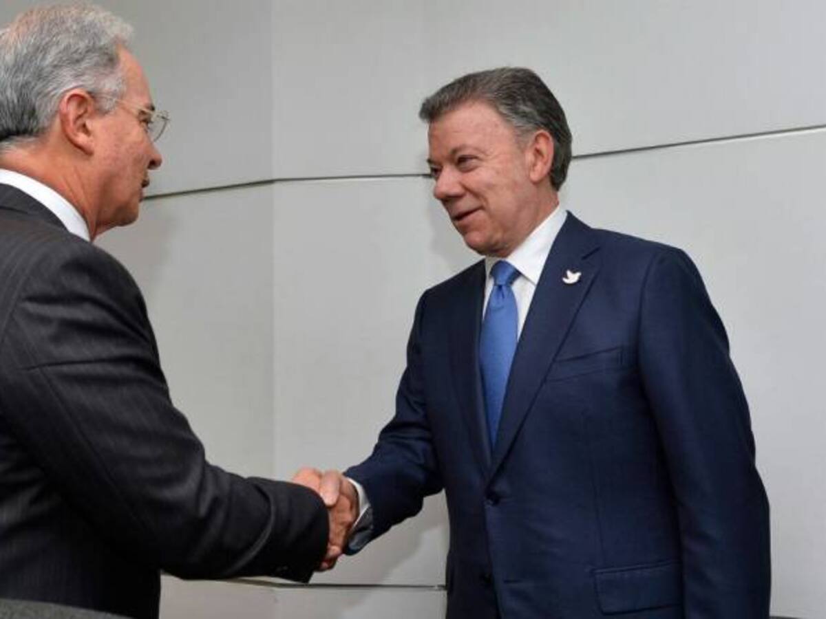 Uribe anuncia reunión con presidente Santos en Rionegro