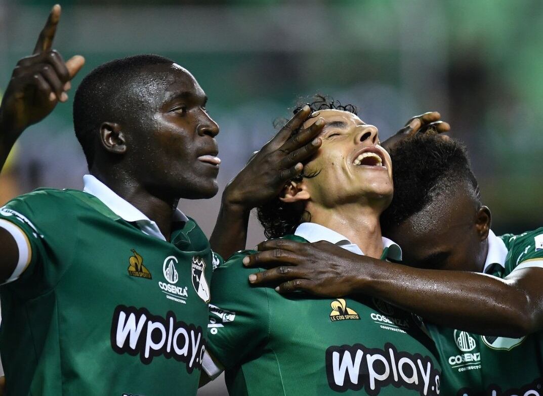 Jugadores del Deportivo Cali celebran su primer triunfo en condición de local del torneo / Dimayor
