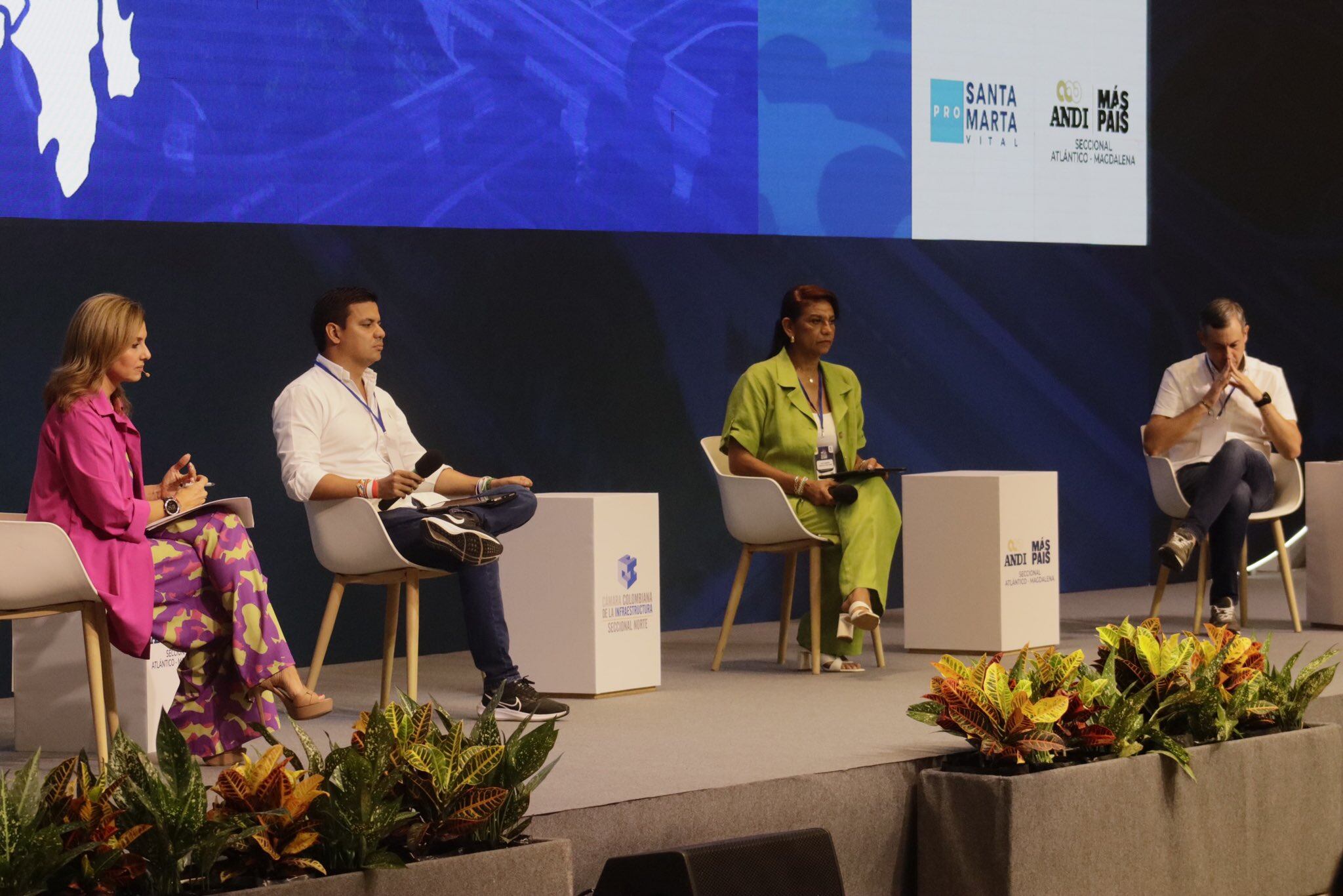 Candidatos durante panel en Barranquilla./ Foto: CCI Norte