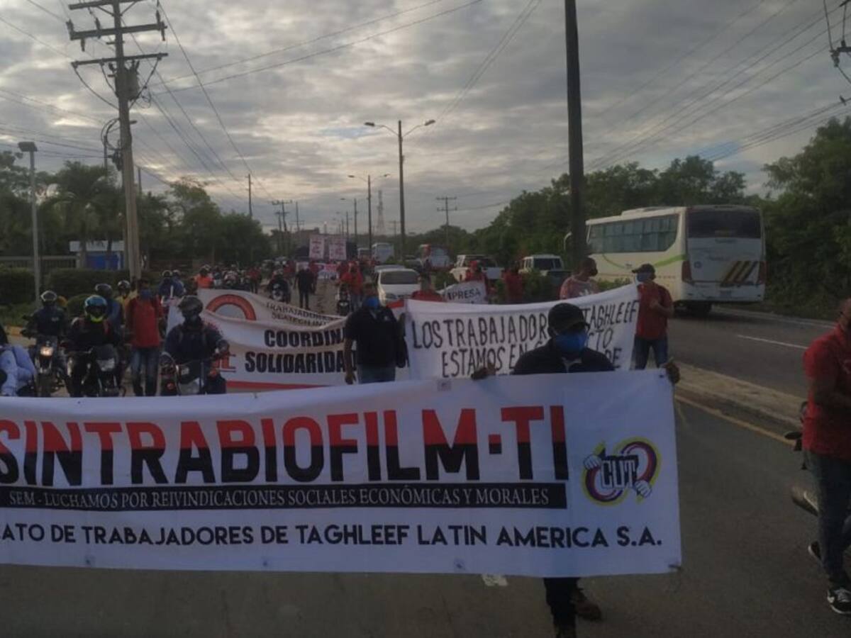 Trabajadores marchan en la zona industrial de Cartagena