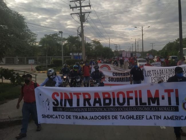 Trabajadores marchan en la zona industrial de Cartagena