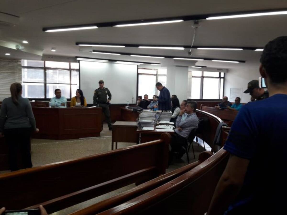 Ex funcionarios y contratistas se concertaron para delinquir: fiscal