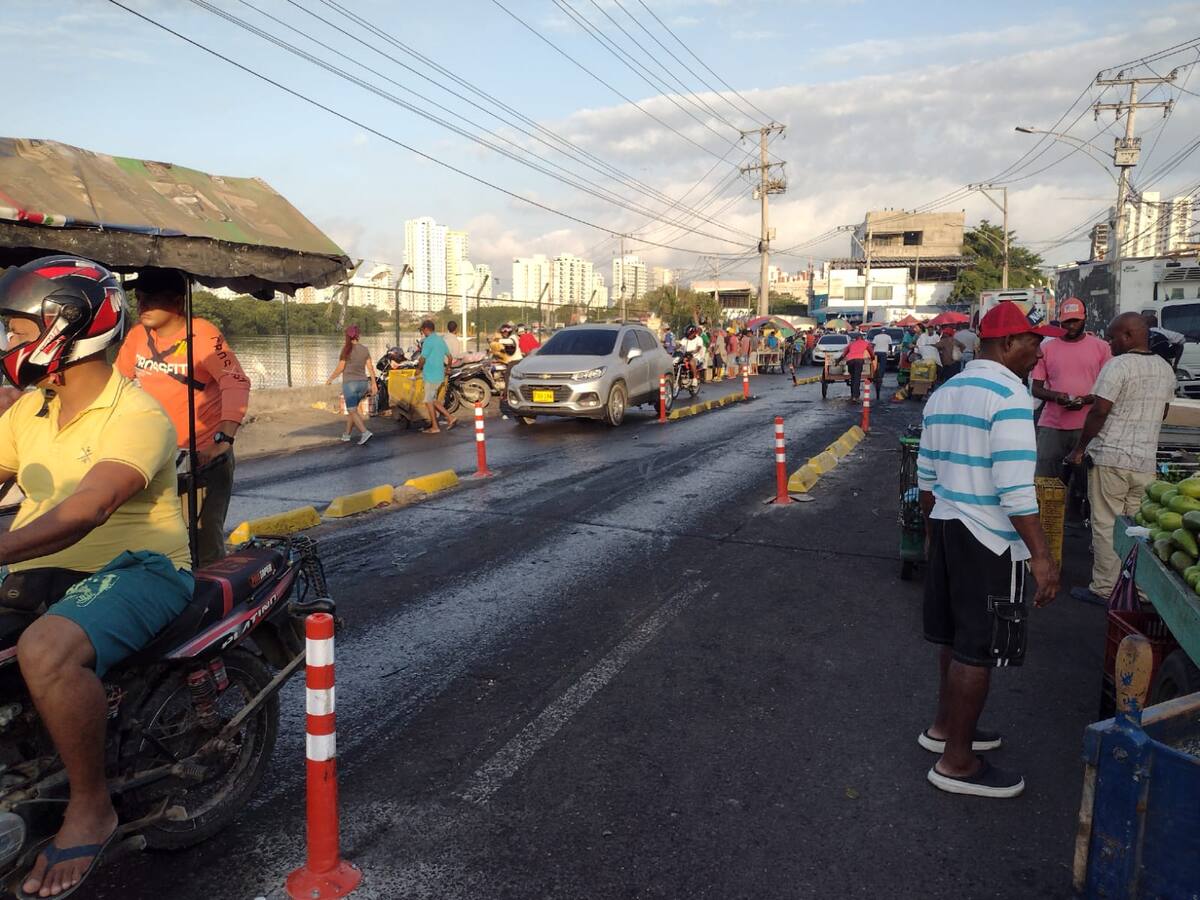 Duras críticas al DATT por separadores en la Av. El Lago