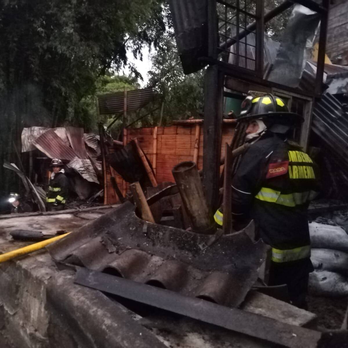 En Armenia cuatro viviendas fueron consumidas por las llamas debido a un incendio