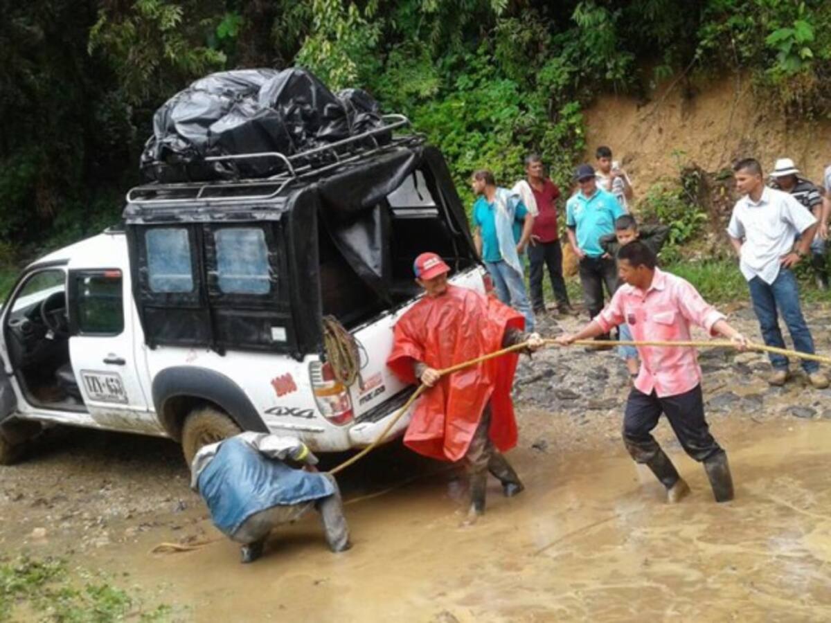 Incomunicados Huila y Caquetá por deslizamientos en la vía