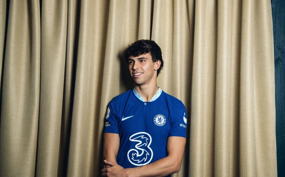 Joao Felix posa con la camiseta del Chelsea / chelseafc.com
