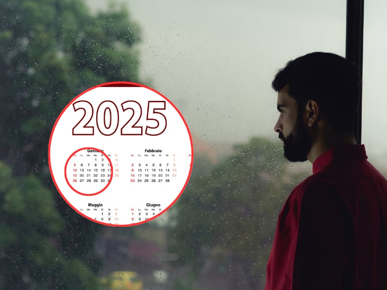 Hombre mirando por la ventana mientras llueve en la ciudad / Calendario del 2025 (Getty Images)