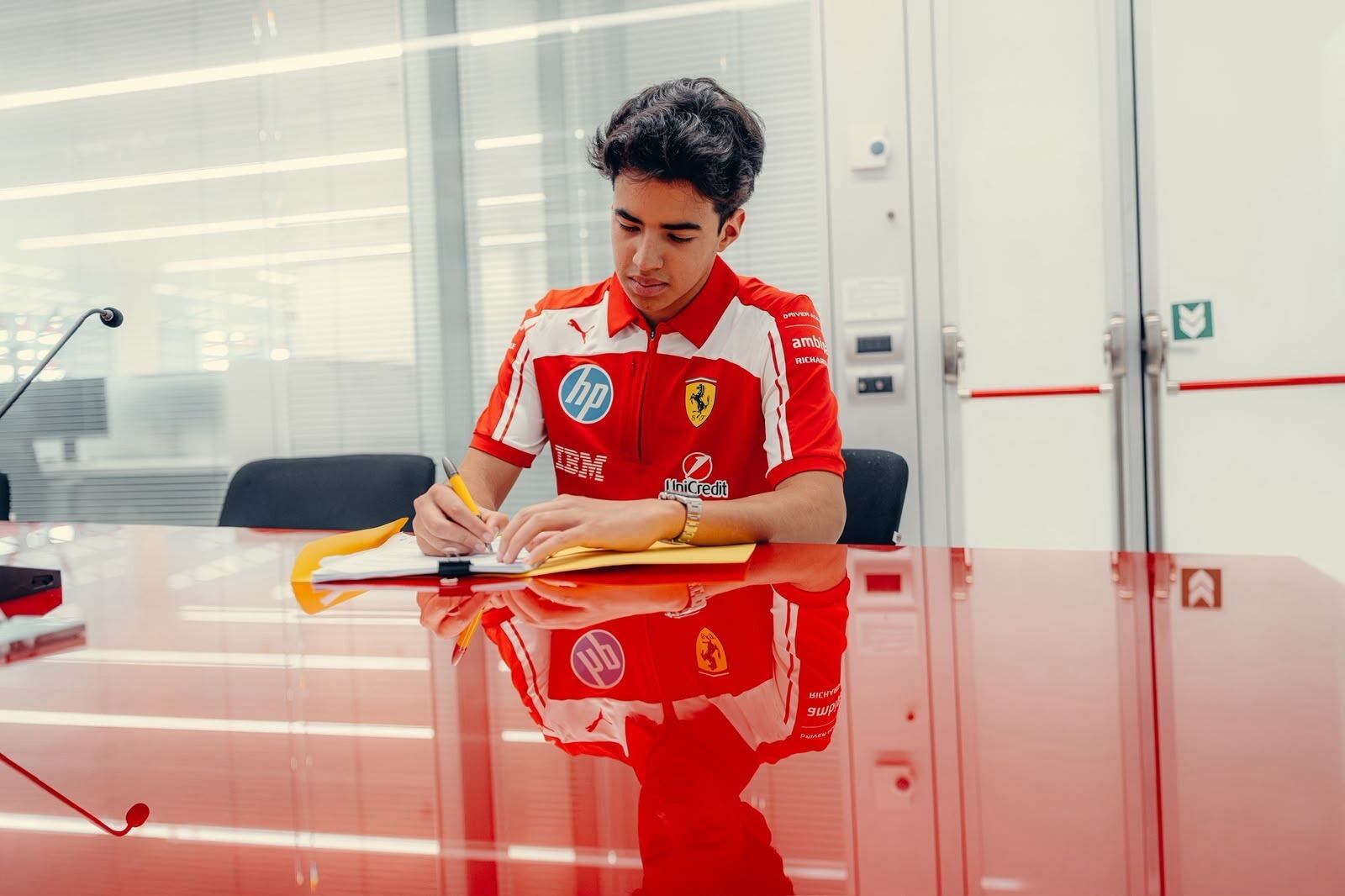 Colombiano se une a Ferrari: primer hispanoamericano desde el 2010 en llegar a la escudería italiana