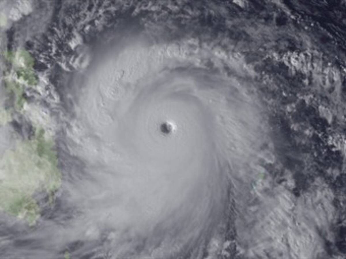 Alerta máxima en Filipinas por llegada del tifón más potente de 2013