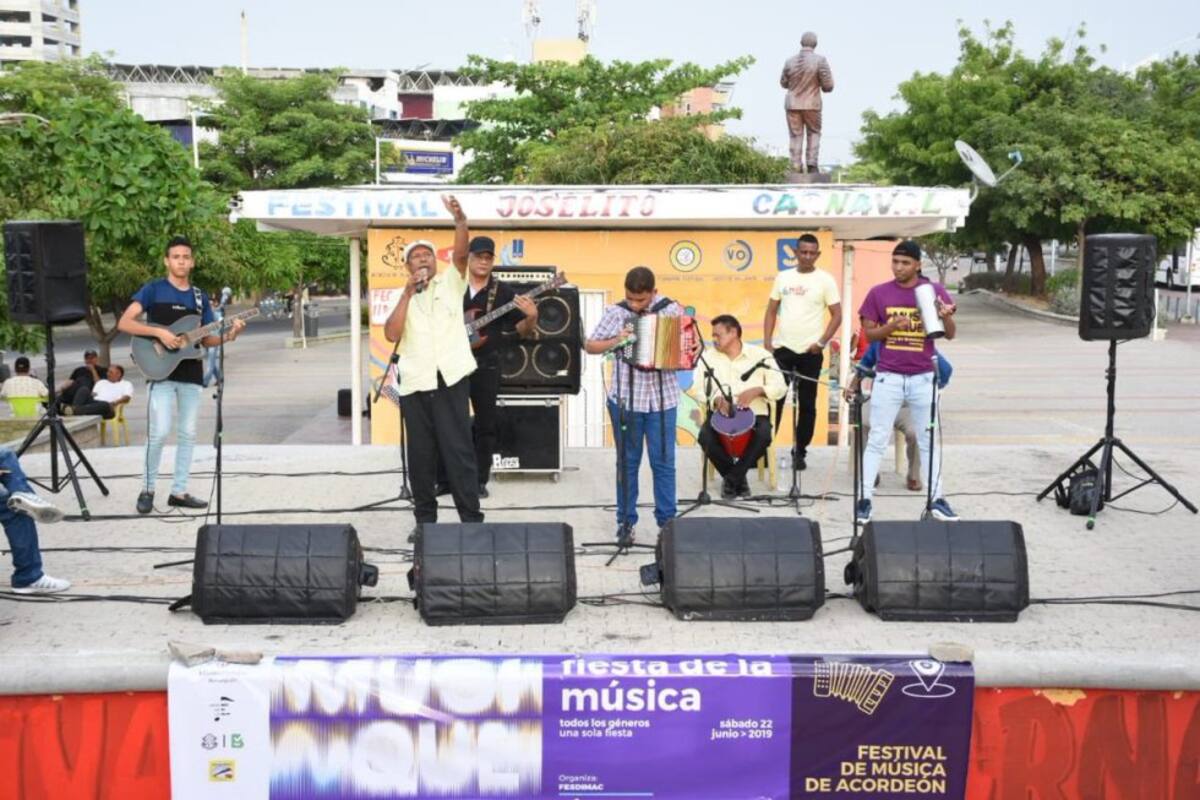 La música de acordeón en el parque de los músicos