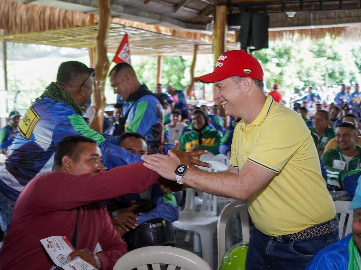 Héctor Olimpo propone legalizar mototaxismo para reordenar movilidad en Colombia