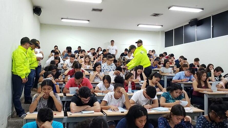 Son 23 las personas detenidas por las autoridades por los delitos de falsedad en documento, suplantación y fraude procesal en la Universidad del Magdalena. Foto: Colprensa