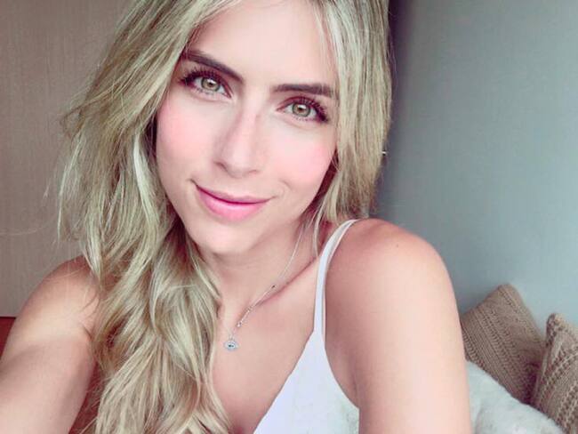 Henao nació en Medellín el 19 de julio de 1982.