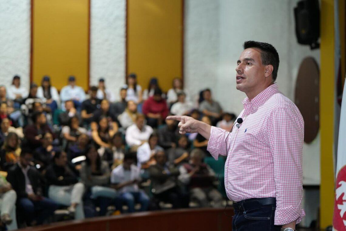 Jorge Eduardo Rojas, alcalde de Manizales, exponiendo el programa de salud mental. Foto: Alcaldía de Manizales.