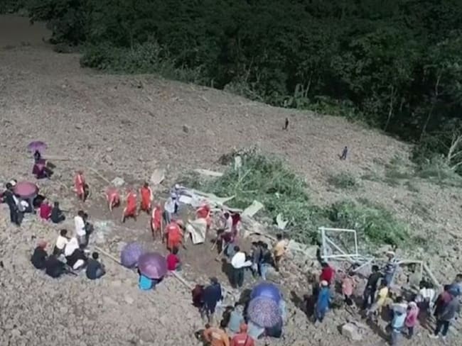 14 personas murieron por un alud que acabó con una construcción en India