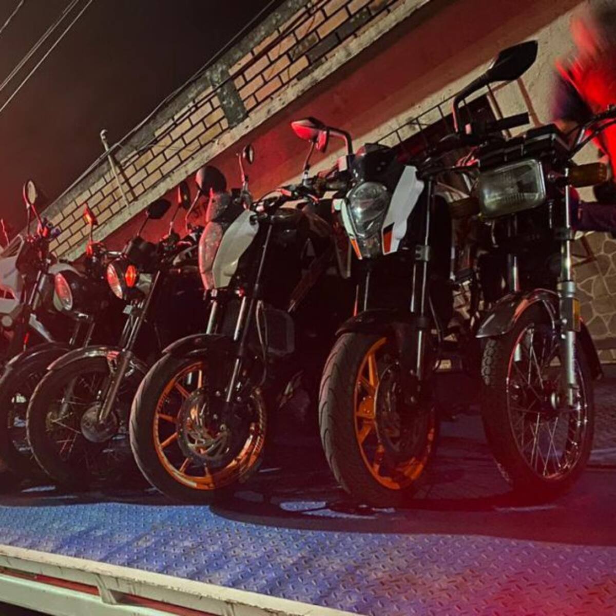 31 motos inmovilizadas deja operativos por caravana ilegal en Armenia