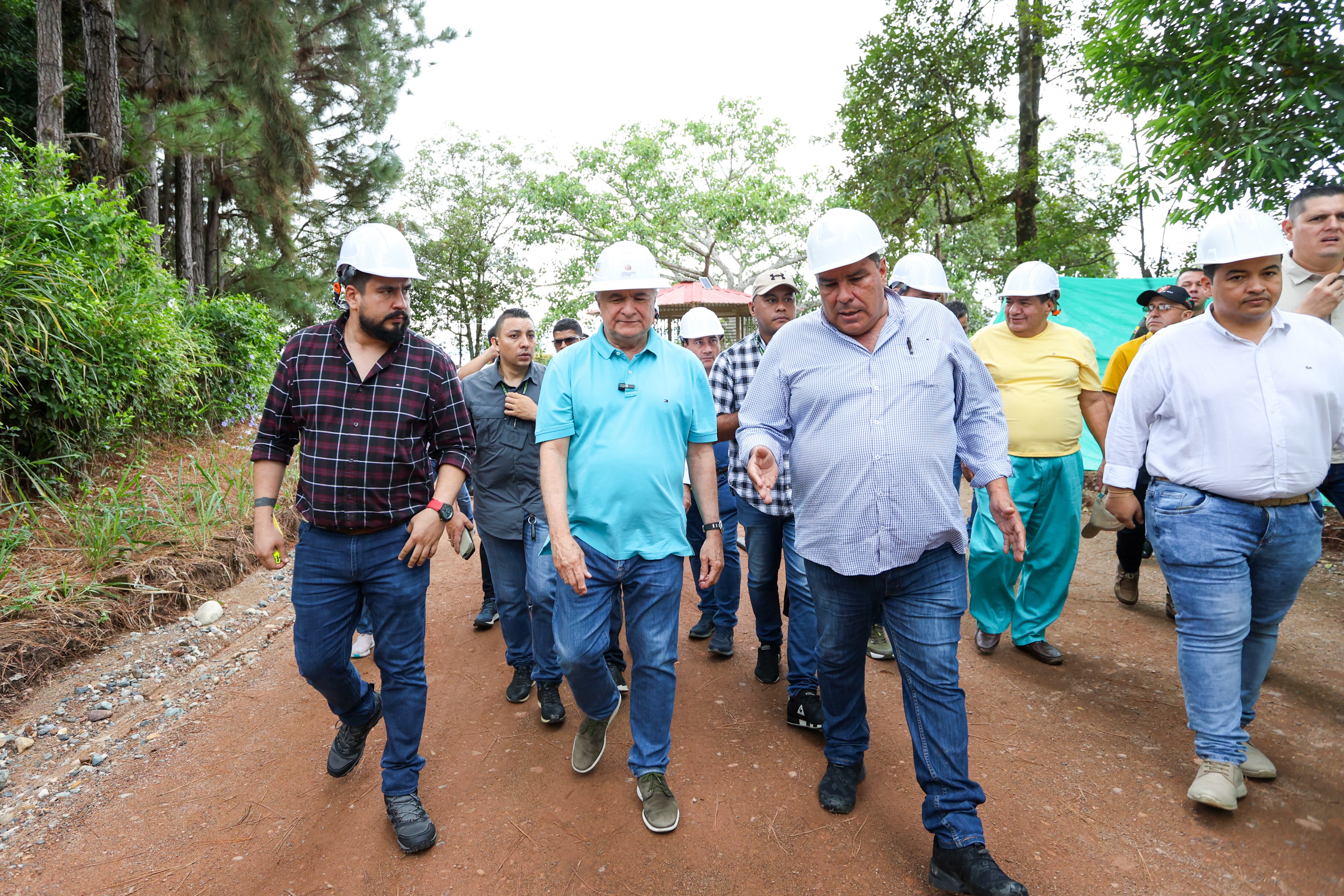 Esta vez, le correspondió el turno al proyecto de pavimentación de 6 kilómetros entre el cruce del municipio de Íquira y el cruce del municipio de Yaguará.