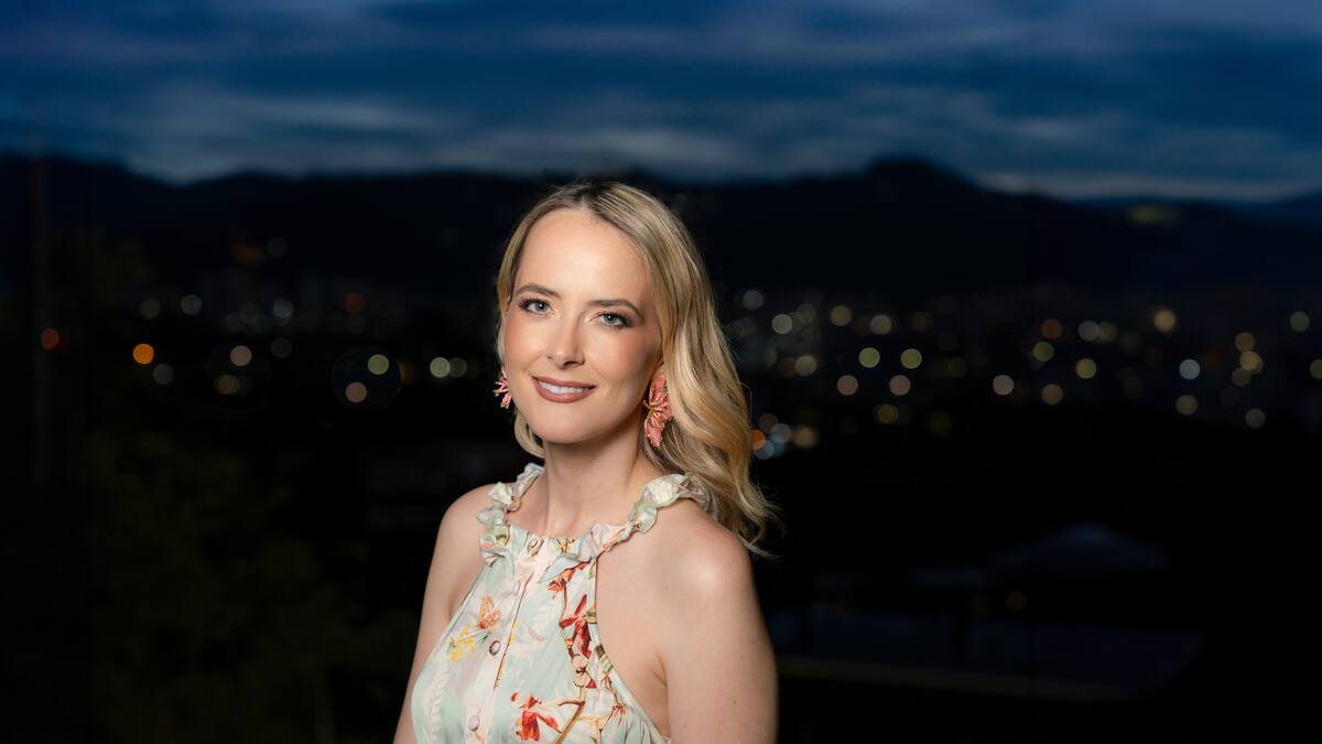 Rebecca Winckworth con su canción "Remember you’re you”