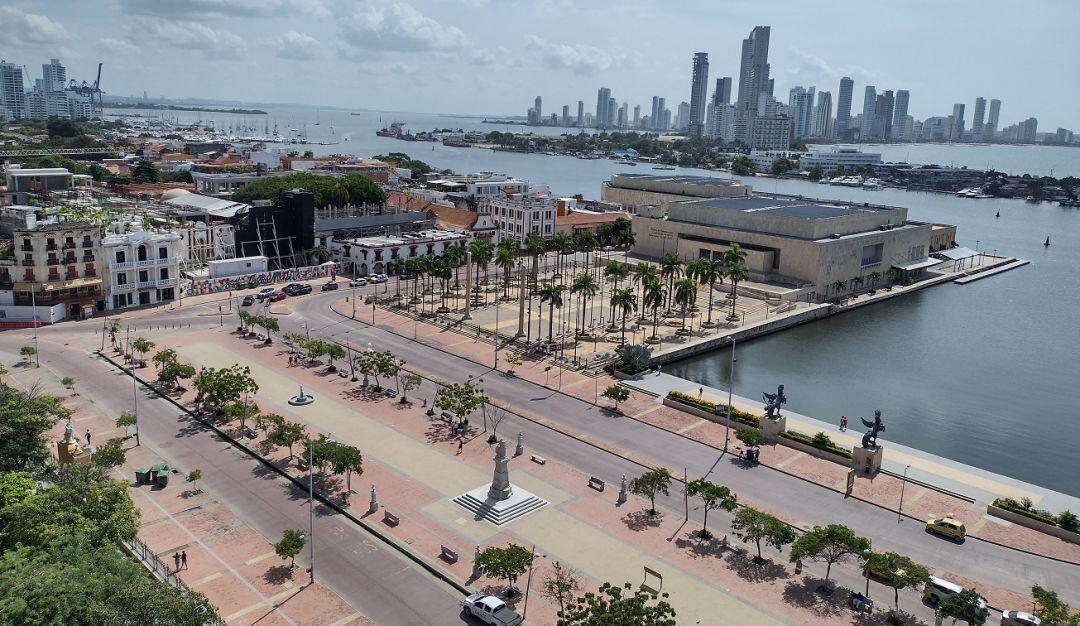 La embajada recomendó contratar un bote, autobús o taxi para ir a la isla de Barú porque grupos de personas bloquean la carretera con regularidad