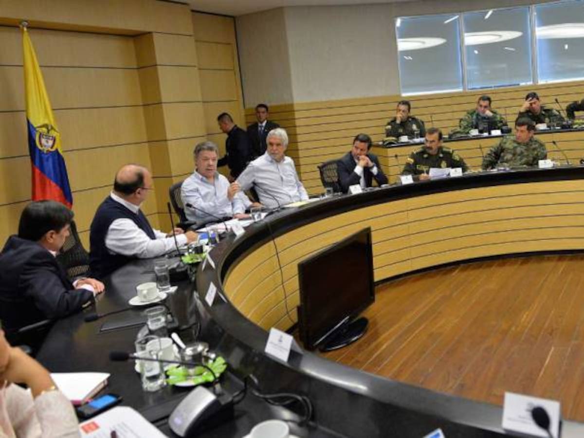 Santos prórroga restricción de porte de armas hasta 31 de diciembre de 2016