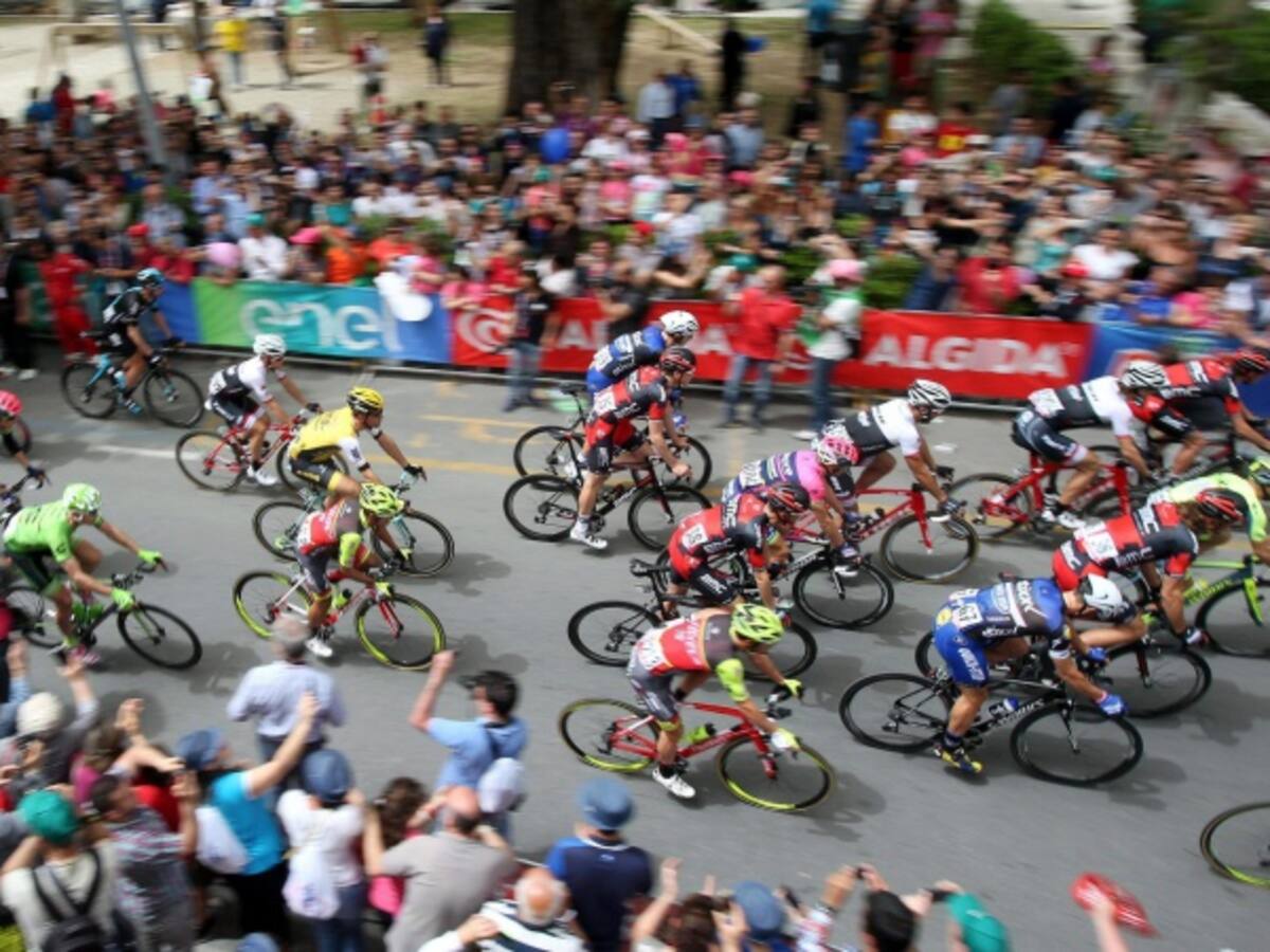 Esteban Chaves y Rigoberto Urán se mantienen a la misma distancia del líder