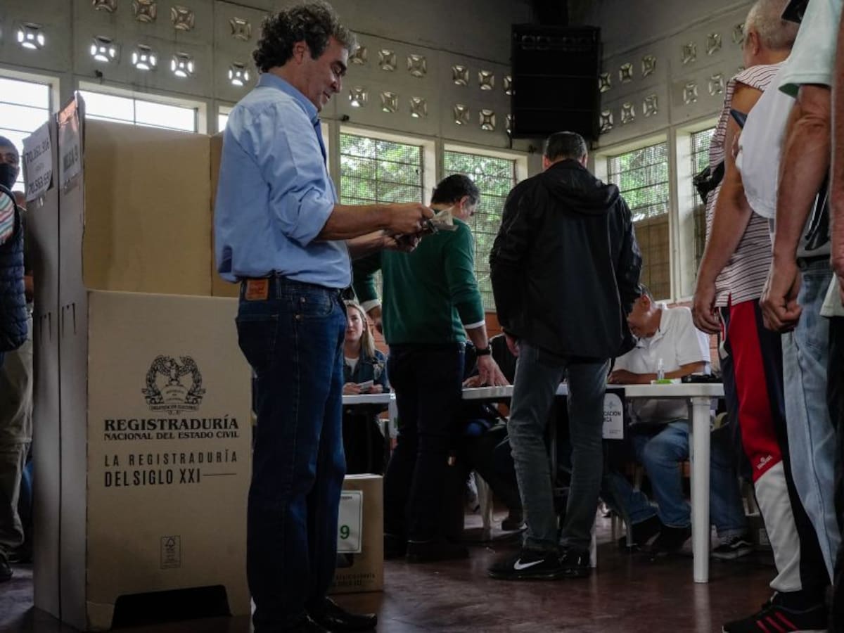 Sergio Fajardo fue abucheado por votar en blanco