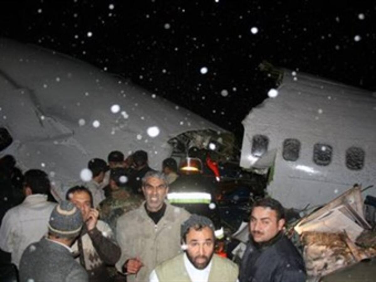 A 77 asciende la cifra de muertos en accidente aéreo en Irán