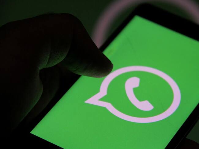 Modo oscuro y conexión múltiple, entre las novedades que lanzaría WhatsApp