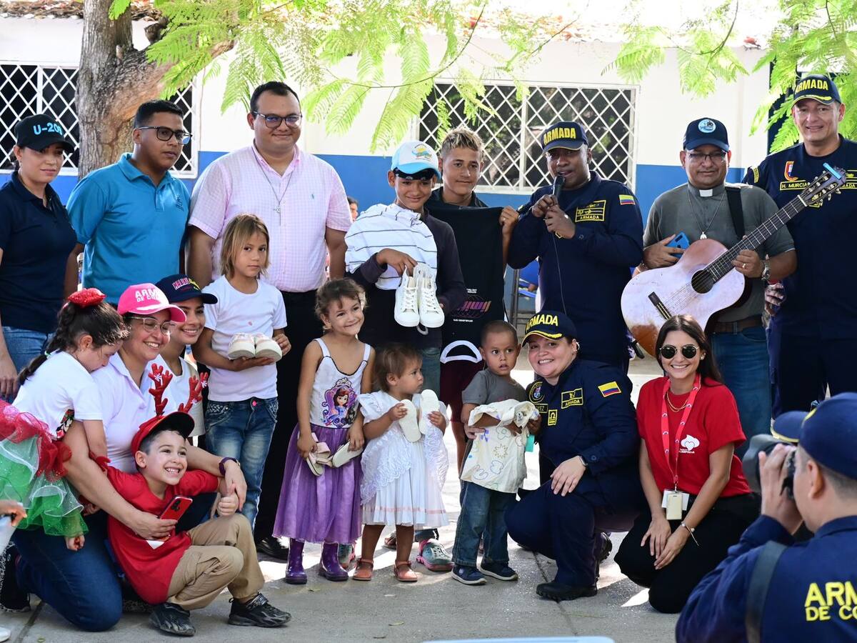 Campaña “Navidad Insular” de la Armada llegó hasta Punta Arena