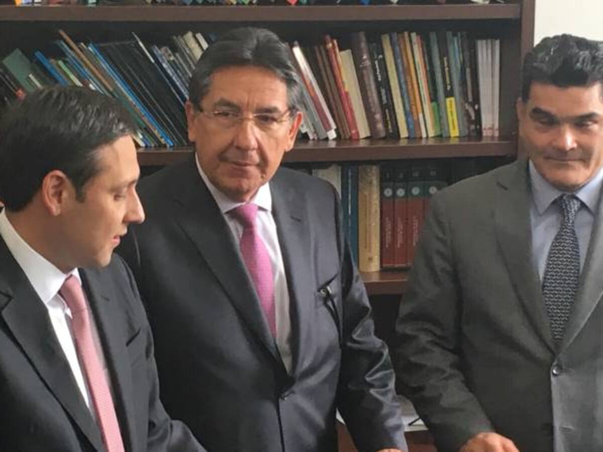 Fiscal presenta tres proyectos al Congreso para garantizar transparencia