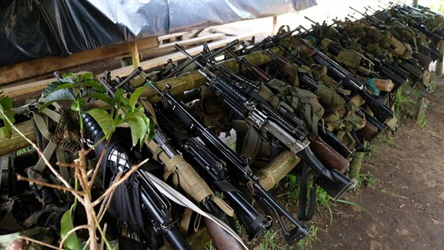 Autoridades decomisaron un gigantesco depósito de armas abandonado por las Farc. Foto: Colprensa