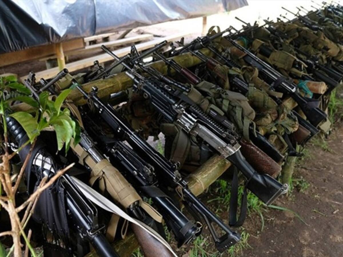 Autoridades decomisaron un gigantesco depósito de armas abandonado por las Farc