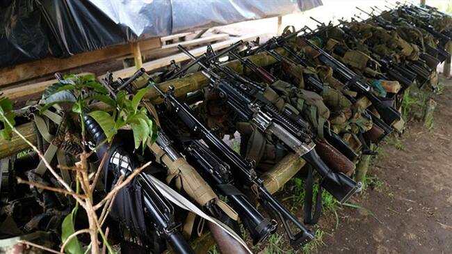Autoridades decomisaron un gigantesco depósito de armas abandonado por las Farc. Foto: Colprensa