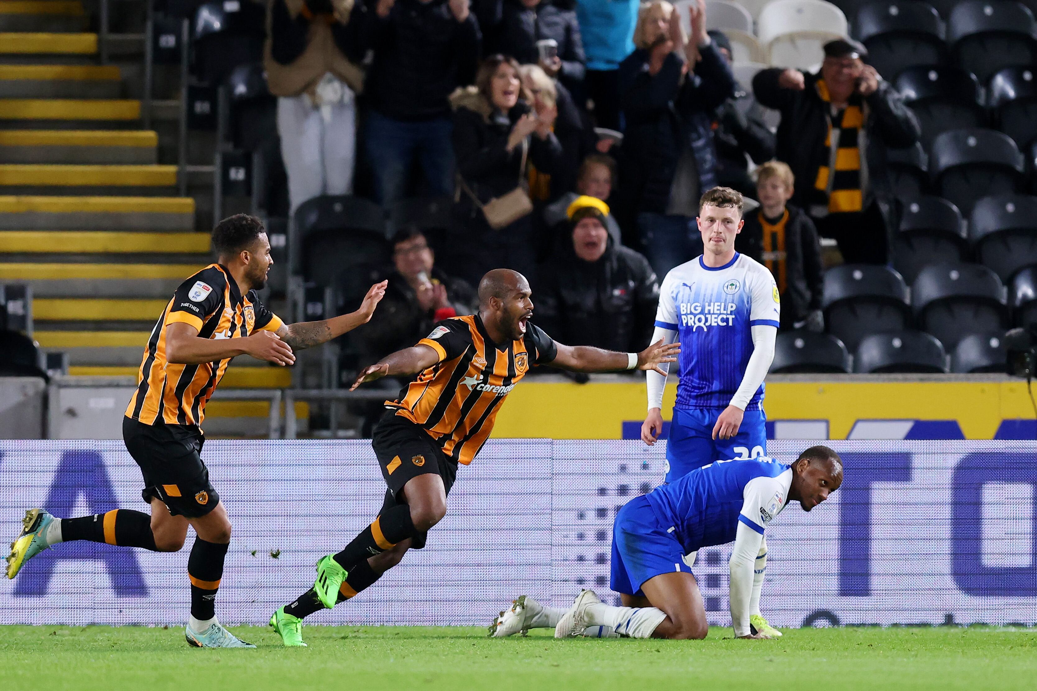 Óscar Estupiñán le dio la victoria al Hull City.