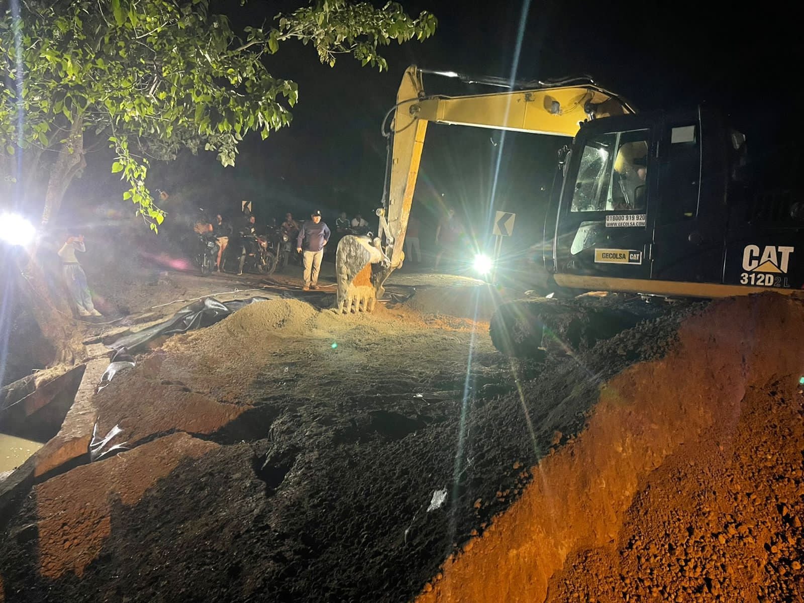 Labores para rehabilitar la vía entre el municipio de Repelón y el corregimiento de Villa Rosa./Subsecretaría de Gestión del Riesgo del Atlántico