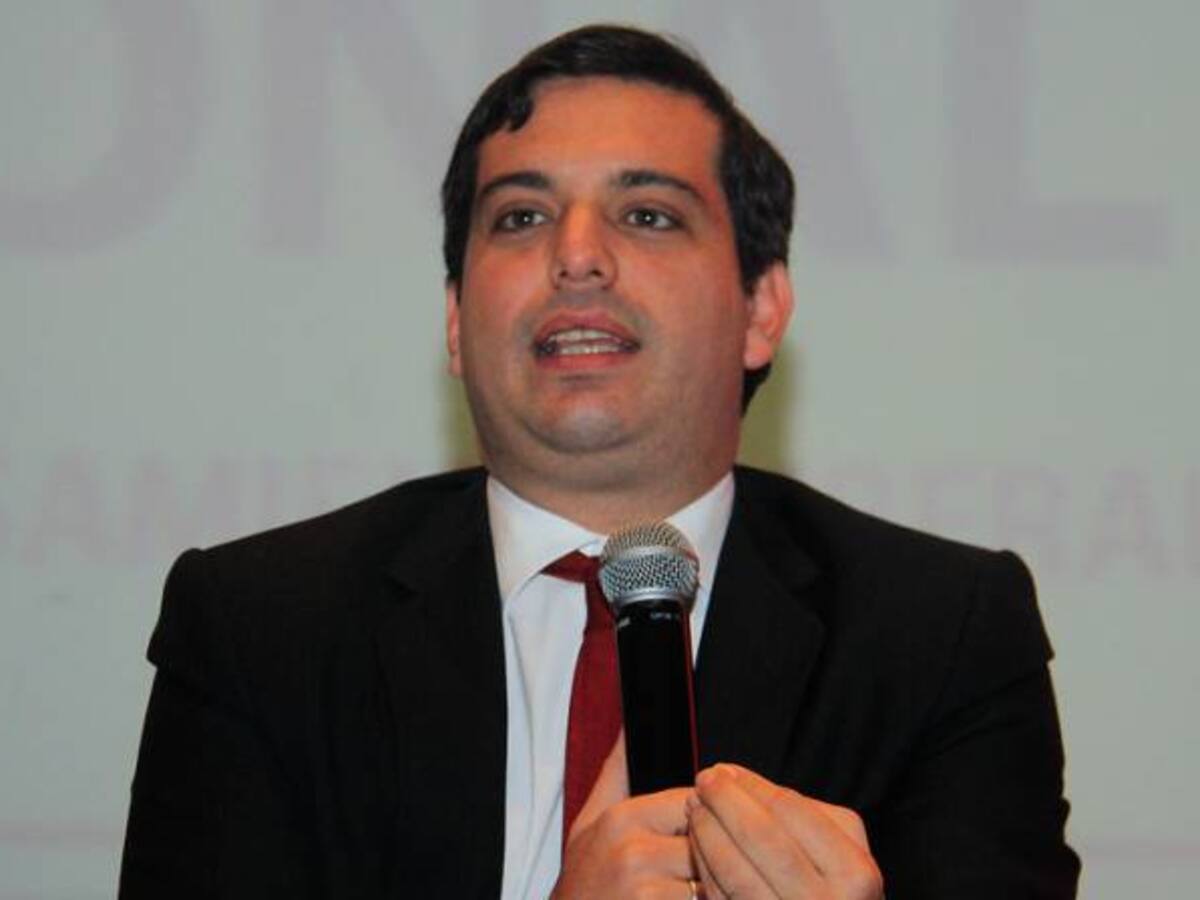 Colombia pasó de ser un país productor a consumidor de drogas: Simón Gaviria