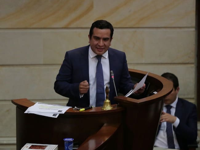 Uribismo reconoce serias dificultades en la agenda legislativa del Gobierno