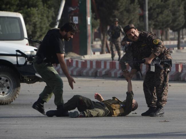 Al menos 12 muertos deja atentado en el aeropuerto internacional de Kabul