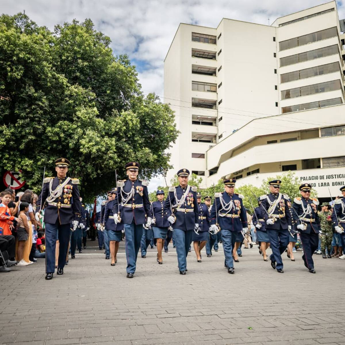 Neiva conmemoró el 20 de Julio con desfile militar, policial e interinstitucional