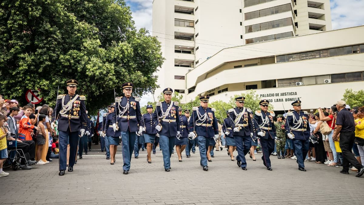 Neiva conmemoró el 20 de Julio con desfile militar, policial e interinstitucional