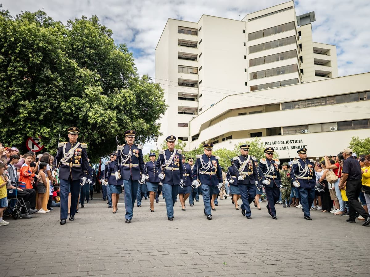 Neiva conmemoró el 20 de Julio con desfile militar, policial e interinstitucional