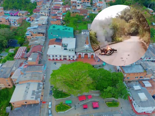 Motoque quemada en zona rural de Briceño en el que viajaría la mujer asesinada- foto cortesía